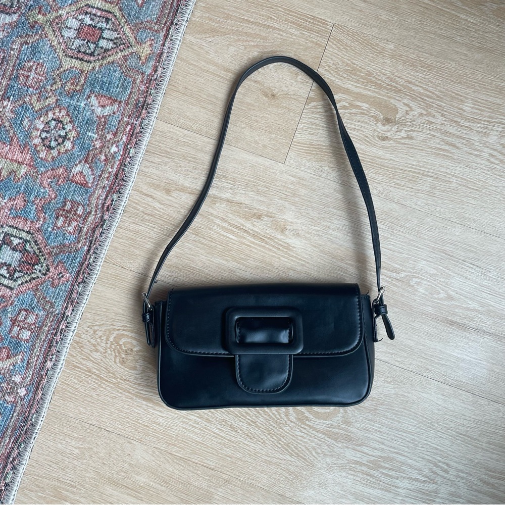 Faux leather small black purse with black buckle
